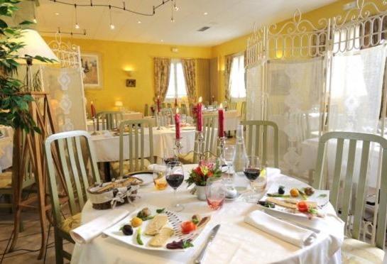 Logis Hotel De La Tour Masseret Ngoại thất bức ảnh