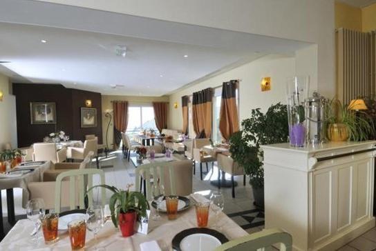 Logis Hotel De La Tour Masseret Ngoại thất bức ảnh