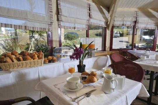 Logis Hotel De La Tour Masseret Ngoại thất bức ảnh